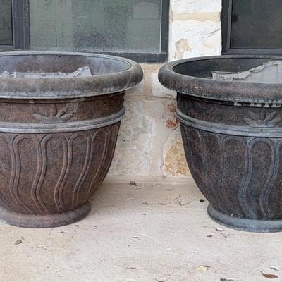 4 Large outdoor planting containers - plastic 