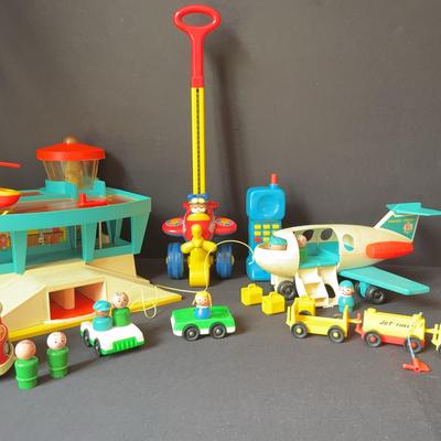 Vintage Fisher-Price Little People Airport + accessories (1972)