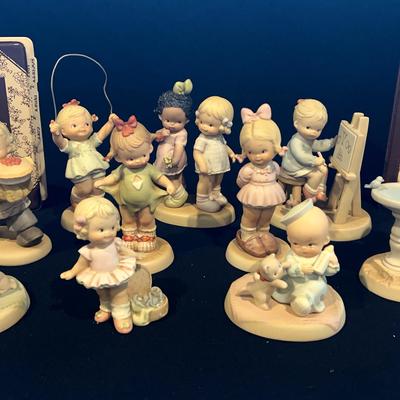 Adorable Collection Of Enesco Figurines 