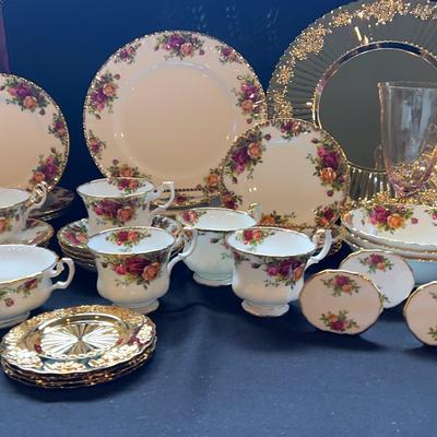 Royal Albert - Old Country Roses - Service For 4