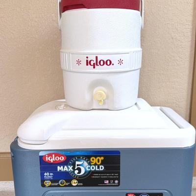 Igloo 40qt roller & water cooler 