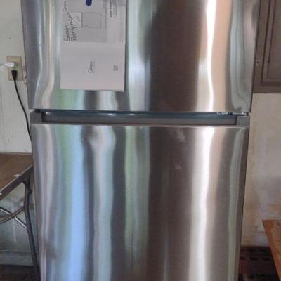 Garage refrigerator