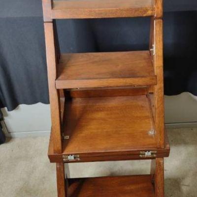 Stepladder and shelf