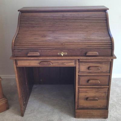 Roll Top Desk, Dovetail Joinery w/Key