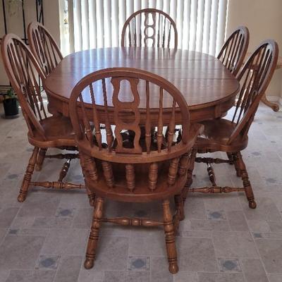 Round Dark Wood French Style Dining Room Table w/Chairs