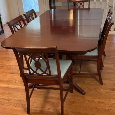 Mahogany Duncan Phyfe Dining Table with Chairs