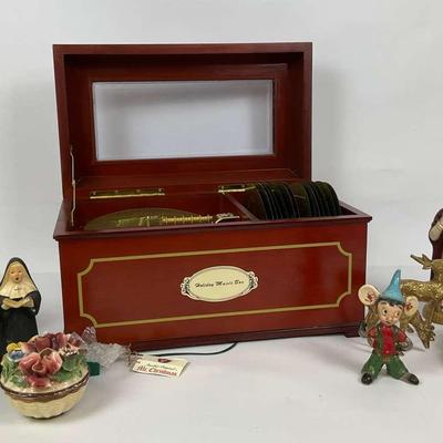Mr Christmas Music Box With Assorted Collectible Figurines 