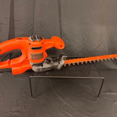 Lot 213: Black And Decker Electric Trimmer 17”
