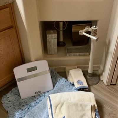 Bathroom Set And Scale