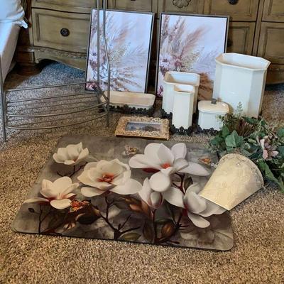 Bathroom Accessories and Decor Lot