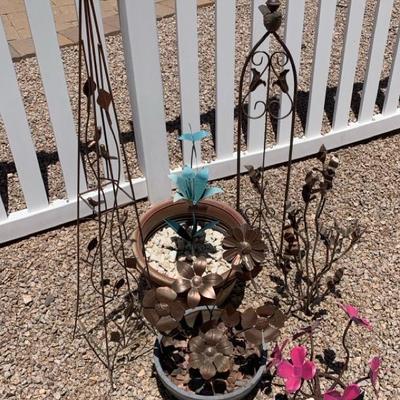 Outdoor Metal Flower Decor With Bird Decor