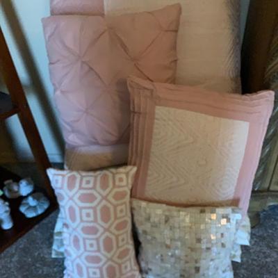 Decorative Bed ￼Pillows 