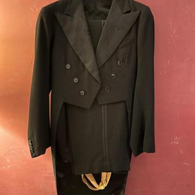 Fun vintage clothes from 20s, 30s, 50s, 60s and 80s