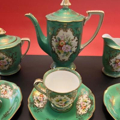 Charming vintage porcelain coffee set from Noritake in emerald green with pink roses
