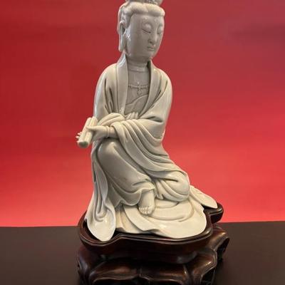 Sale Photo Thumbnail #1: A Qing dynasty Dehua blanc de chine porcelain figure of Guanyin, 18th/19th century, excellent condition 