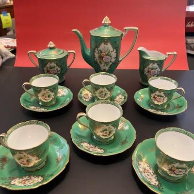 Charming vintage porcelain coffee set from Noritake in emerald green with pink roses
