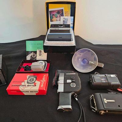 AT141 Vintage Cameras Flash and Exposure Equipment 