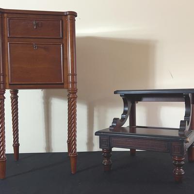AT151 Mahogany Bed Step and End Table