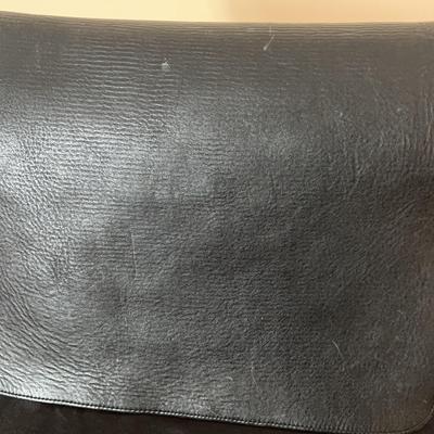 AT158 Gohil’s Of London Leather Messenger Bag