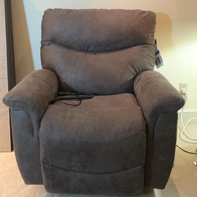 AT112 Lazboy Power Lift Recliner (Tags still on it)