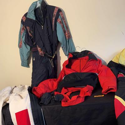 AT363 Ski Suits And Jumpers, Women’s And Jrs Large