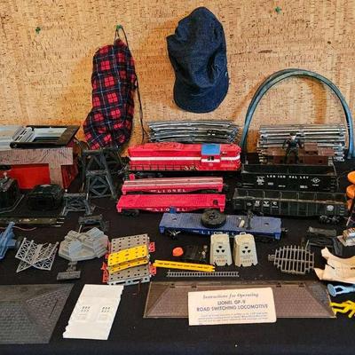 AT300 Lionel 2348 GP9 Diesel Locomotive With Extras