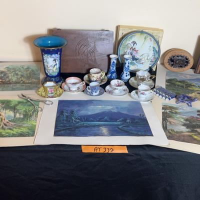 AT332 Japanese Paintings, Miniature China, Japanese Vases
