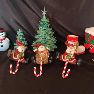 AT525 Santa’s Coming Town 