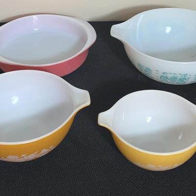 AT315 Colorful Vintage Pyrex 