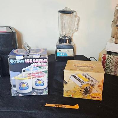 AT313 Small Appliances Anyone  Blender Crockpot and More