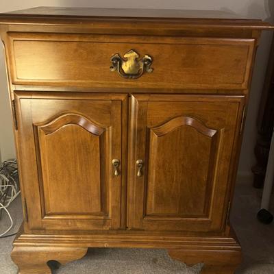 AT202 Ethan Allen Maple Night Stand