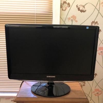22 Inch Screen Samsung Television - Sync Master B2230HD