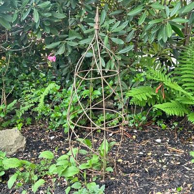 Topiary Trellis with Finial Top #1 | Topiary with swirling trellis and finial top for guiding plant growth and shape. - h. 39 x w. 12 in