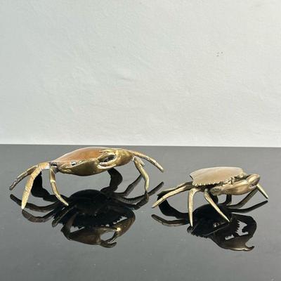 (2pc) Brass Crab-Shaped Ashtrays | Pair (2) of vintage (mid-century) brass crab-shaped ashtrays with hinged top (both can open). In two...