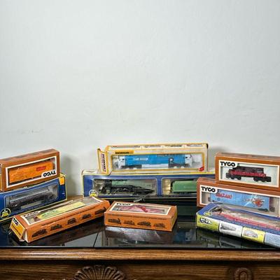 (9pc) Collectible Model Trains in Boxes #1 | Tyco (Model 322B) HO scale water car, Western & Atlantic "W. & A. R. R."...
