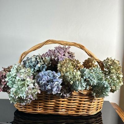Basket With Dried Hydrangeas | Basket with dried hydrangeas in various shades of blue, pink and purple. - h. 16 x w. 12 x l. 22 in
