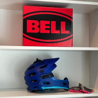 Sale Photo Thumbnail #86: Bell bike helmet