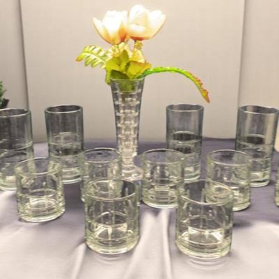 ( 6) 8 Ounce Anchor Hocking Glasses, (6) Anchor Hocking 4 Ounce Glasses, Glass Vase And Flower 