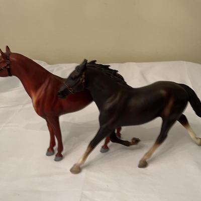 Breyer Pacer Horse & Breyer Thoroughlbred RaceHorse 
