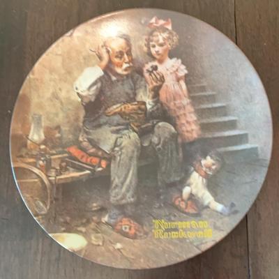 Knowles Norman Rockwell The Cobbler #7082G 