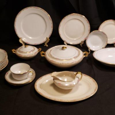 National China Company with 18 Carat Gold Handles & Trim Dining Set 