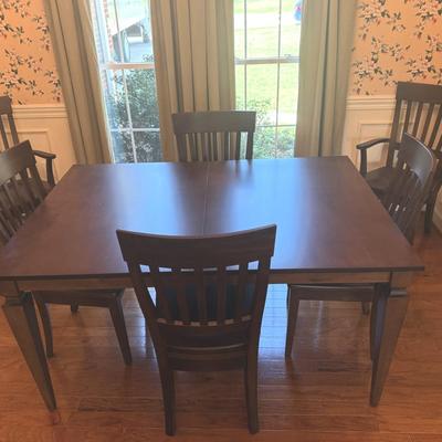 Beautiful Table And 6 Chairs 