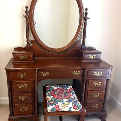 Willett vanity with stool
