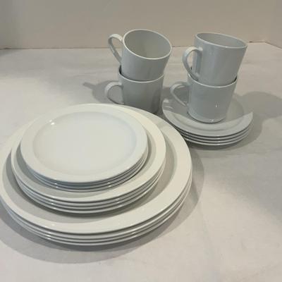 Service For 4 Ventura By Corning 