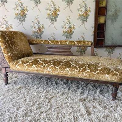 Vintage Victorian Fainting Couch.jpg