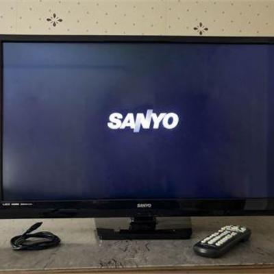 Sanyo 32" HDTV Flat Screen .jpg