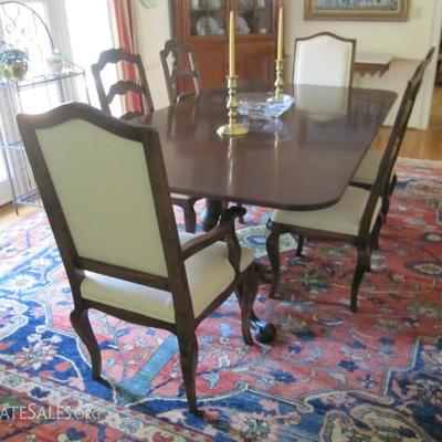 Stickley dining table, beautiful Oriental carpet 