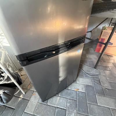 mini fridge 