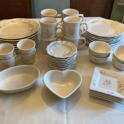 Pfaltzgraff 'Tea Rose' Dinnerware