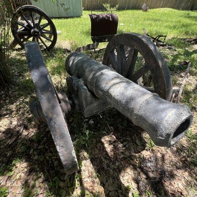 Field Cannon Reproduction (concrete)